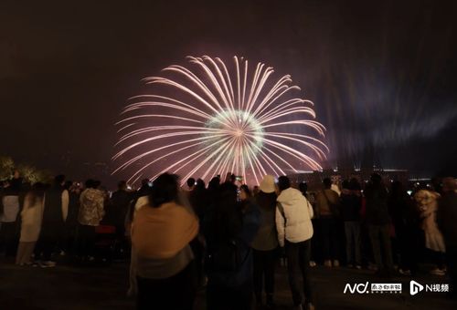 多图直击知识城烟花汇演,60米高3d立柱烟花首次亮相广州