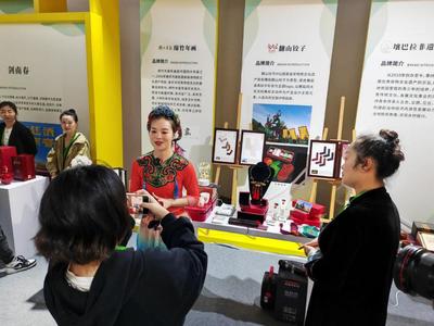 巴中市非遗项目亮相第八届中国成都国际非遗节